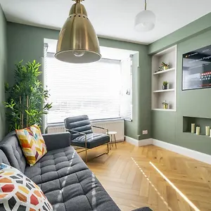 https://pass-the-keys-bright-airy-2br-townhouse-belfasts-best-area.belfasthotelsireland.com