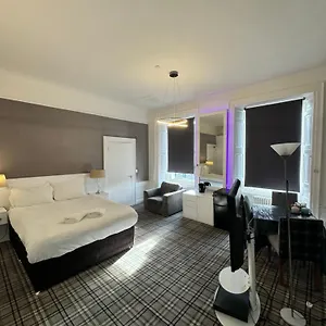 https://luxury-family-room-with-private-bathroom-in-the-heart.edinburghhotelsuk.org